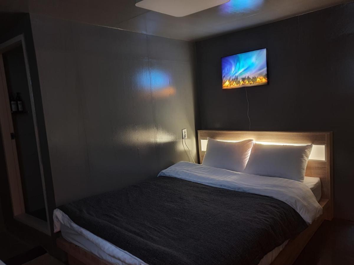 Hongdae Rooftop Garden Apartment Seoul